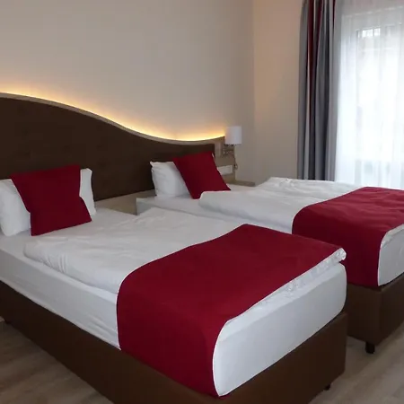 Ladiges * Holm (Plon)